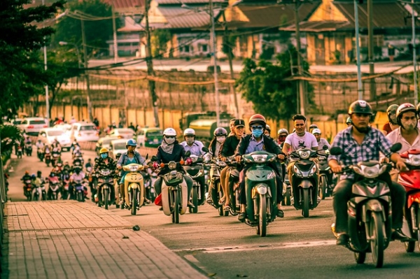 베트남 거리의 오토바이 물결(출처: 픽사베이)