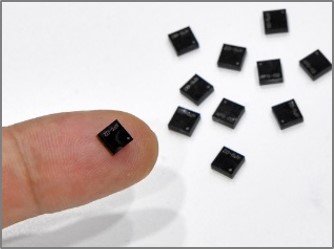 초소형(5mm * 5mm) 양자 암호칩(QEC. Quantum Entropy Chip). 이와이엘사진제공.