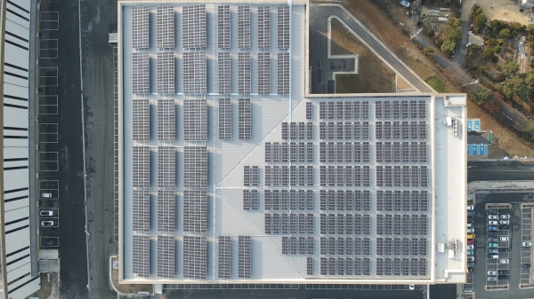 SK네트웍스 이천물류센터 옥상에 설치된 1MW 규모의 태양광 발전설비